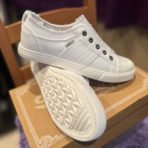 Sbicca “Creole” White Canvas Slip-On Sneakers with Black Buttons